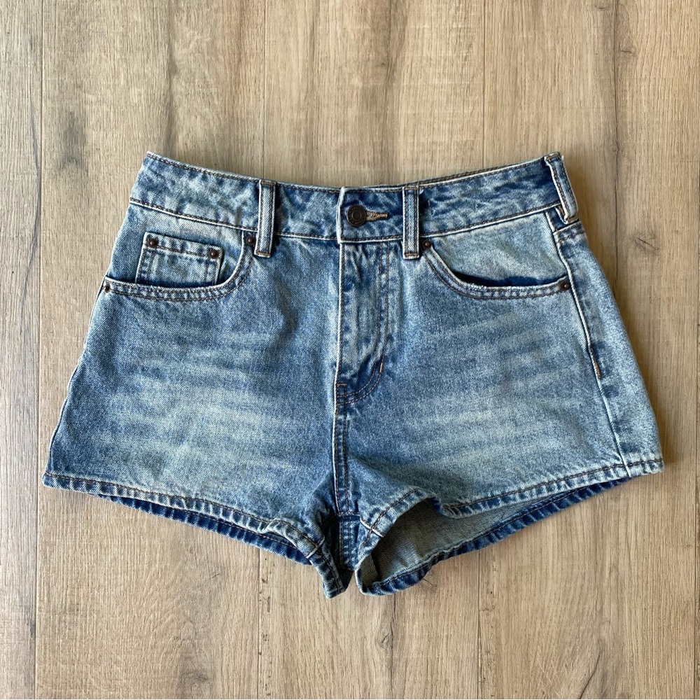 PacSun Denim Mom Shorts Size 25”